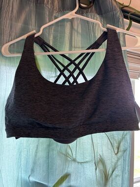 VS- Strappy Crisscross Sports Bra in Charcoal
